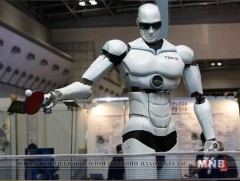 Японд олон улсын роботын үзэсгэлэн боллоо