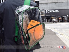 Соронзон таталцлын тусламжтайгаар эвхэгддэг хамгаалалтын дуулга бүтээжээ