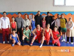 Яздани, Гасеми нар дауны хам шинжтэй хүүхдүүдтэй нэг өдрийг өнгөрөөв