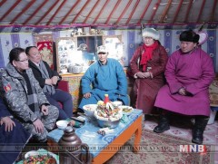 Шадар сайд Ө.Энхтүвшин Шарга сумын малчин Х.Гантөмөрийнд зочиллоо