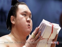 Хакүхо ёкозүна цолтой болсноос хойшхи 777 дахь даваагаа авлаа