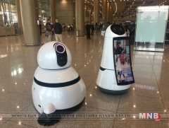 Инчоны нисэх буудалд робот мэдээллийн болон цэвэрлэгээний үүргийг гүйцэтгэж байна