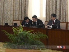 “Монгол Улсаас гадаадын зарим улстай дипломат харилцаа тогтоох тухай” УИХ-ын тогтоолын төслийг хэл..
