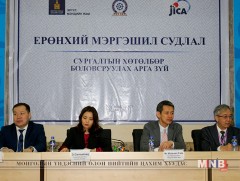 Эмч, эмнэлгийн мэргэжилтний төгсөлтийн дараах сургалтын чанарыг сайжруулах ажил хийж байна