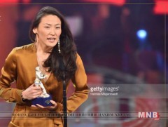 Б.Үйзэнмаа “Шилдэг залуу найруулагч”-ийн шагнал хүртжээ