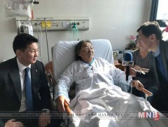 Ерөнхий сайд У.Хүрэлсүх хөдөлмөрийн баатар Б.Лхагвасүрэнг эргэжээ