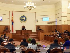 Банкны тухай хуульд нэмэлт, өөрчлөлт оруулах тухай болон холбогдох хууль, тогтоолын төслүүдийг бат..