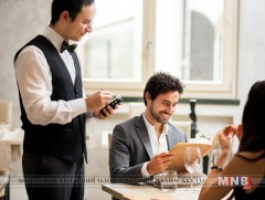 Зөвшөөрөлгүйгээр уух зүйлэнд нь хуванцар соруул хийхийг хориглох хуулийг хэлэлцэж байна