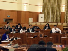 Донорын тухай хуулийн төслийг эцсийн хэлэлцүүлэгт шилжүүллээ