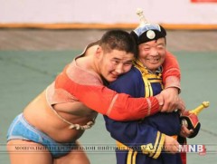 Хөвсгөл аймагт болсон барилдаанд улсын начин Ч.Хөхчирэнгэр түрүүлжээ 