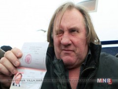 Жерар Депардье иргэншилээ дахин сольж, Алжираар овоглогдох болов