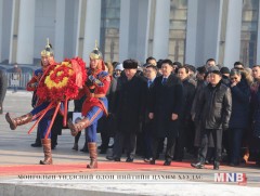 Жанжин Д.Сүхбаатарын хөшөөнд цэцэг өргөлөө