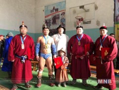 Я.Санжмятав агсны нэрэмжит барилдаанд аймгийн харцага М.Адъяахүү түрүүллээ