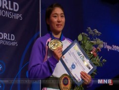 Монгол Улсын хөдөлмөрийн баатар, гавьяат тамирчин С.Батцэцэг мөнгөн медаль хүртжээ