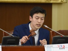 Өсвөрийн парламентчид 12 асуудал хэлэлцэв