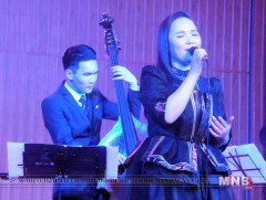 Дуучин Энжи С.Гончигсумлаа агсны дуунуудыг сонгожээ