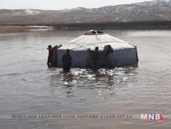 Шар усны үерт автсан хоёр айлыг нүүлгэн шилжүүлжээ