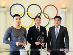 Шилдэг тамирчид цомоо гардлаа