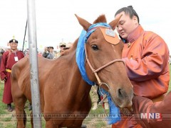 М.Даваажаргалд гэр бүлийнхэн нь гэнэтийн бэлэг барьсан хэвээр