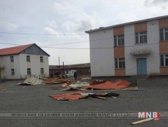 Шуурганы улмаас байшингийн дээвэр хийсч, өндөр хүчдэлийн цахилгаан шугам тасарчээ