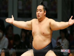 Какүрюү М.Ананд 11 даваатайгаар ганцаараа итгэл төгс тэргүүлж байна