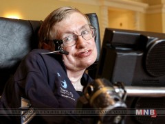 Стивен Хокинг 76 насандаа таалал төгслөө