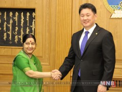 Ерөнхий сайд У.Хүрэлсүх Энэтхэгийн Гадаад хэргийн сайдыг хүлээн авч уулзлаа