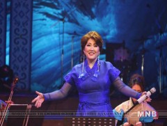 Б.Сарантуяа “Инээмтгий хүн” тоглолтоо 23 жилийн дараа дахин сэргээнэ