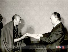 “Элчин багш