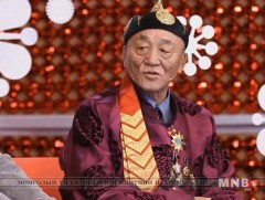 Дархан аварга Жигжидийн Мөнхбат бурханы оронд заларчээ 