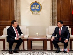 Зээлийн хүүд хязгаар тогтоох тухай хуулийн төсөл өргөн барилаа