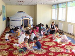 Арвайхээрийн 10 дугаар цэцэрлэг гэр бүлийн номын өргөөтэй болно