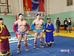 ‎Түрүү бөх нэг сая, үзүүр бөх 800 мянган төгрөгийн бай хүртэв