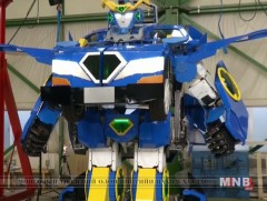 Японы зохион бүтээгчид “J-Deite Ride” роботоо танилцууллаа