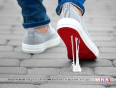 Гурван компани хамтарч хаягдал бохийг дахин боловсруулан гутал бүтээжээ