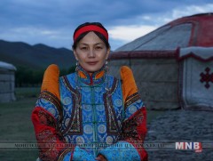 Сугар хатны дүрд Р.Анхням тогложээ