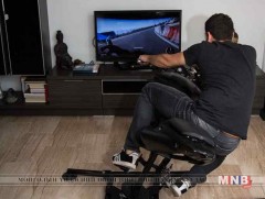 Мотоциклын суудал бүхий төхөөрөмж “Leangp”-ийг ухаалаг зурагттай холбоод тоглох боломжтой