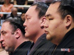 Точиношин тэргүүлж, М.Ананд удаалж явна 