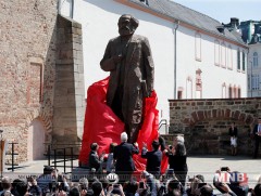 Карл Марксын хөшөөг Трир хотод байрлуулжээ   