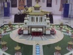  “Бурхан багшийн алтан сүм” Халимагийн нийслэл Элиста хотод байрладаг