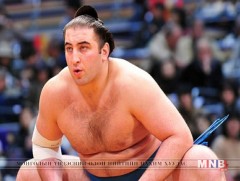 Гүржийн бөх сэкивакэ Точиношин ганцаараа башёг тэргүүлж эхэллээ