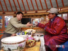 Ерөнхий сайд Баянхонгор аймгийн Өлзийт сумын малчин Д.Бямбадоржийнд зочиллоо