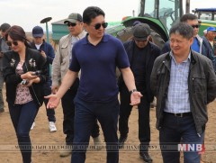 Ерөнхий сайд У.Хүрэлсүх тариалангийн бүс нутагт ажиллаж байна