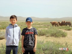  Ш.Эрхэс, Э.Даринчулуун хөдөө нутгаар...