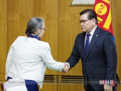 Франц Улс онцгой байдлын албанд нисдэг тэрэг, автомашин нийлүүлэх сонирхлоо илэрхийлэв