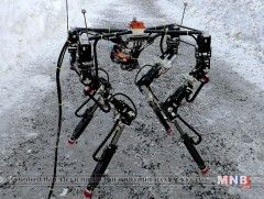 Ямар ч гадаргуу дээр өөрөө бие даан алхах чадвартай роботоо танилцуулжээ