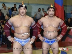 Уйлган голын гурван аваргын нэрэмжит барилдаанд улсын харцага О.Хангай түрүүллээ 