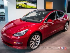 Илүү хурдан, илүү хүчирхэг цахилгаан хөдөлгүүртэй “Model3: AWD”, “Performance”-аа танилцуулжээ