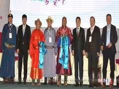 Монгол Улсын хөдөлмөрийн баатруудад хүндэтгэл үзүүллээ