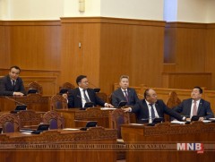 Төсвийн хүрээний мэдэгдэл, төсвийн төсөөллийн тухай хуулийн төслийг баталлаа